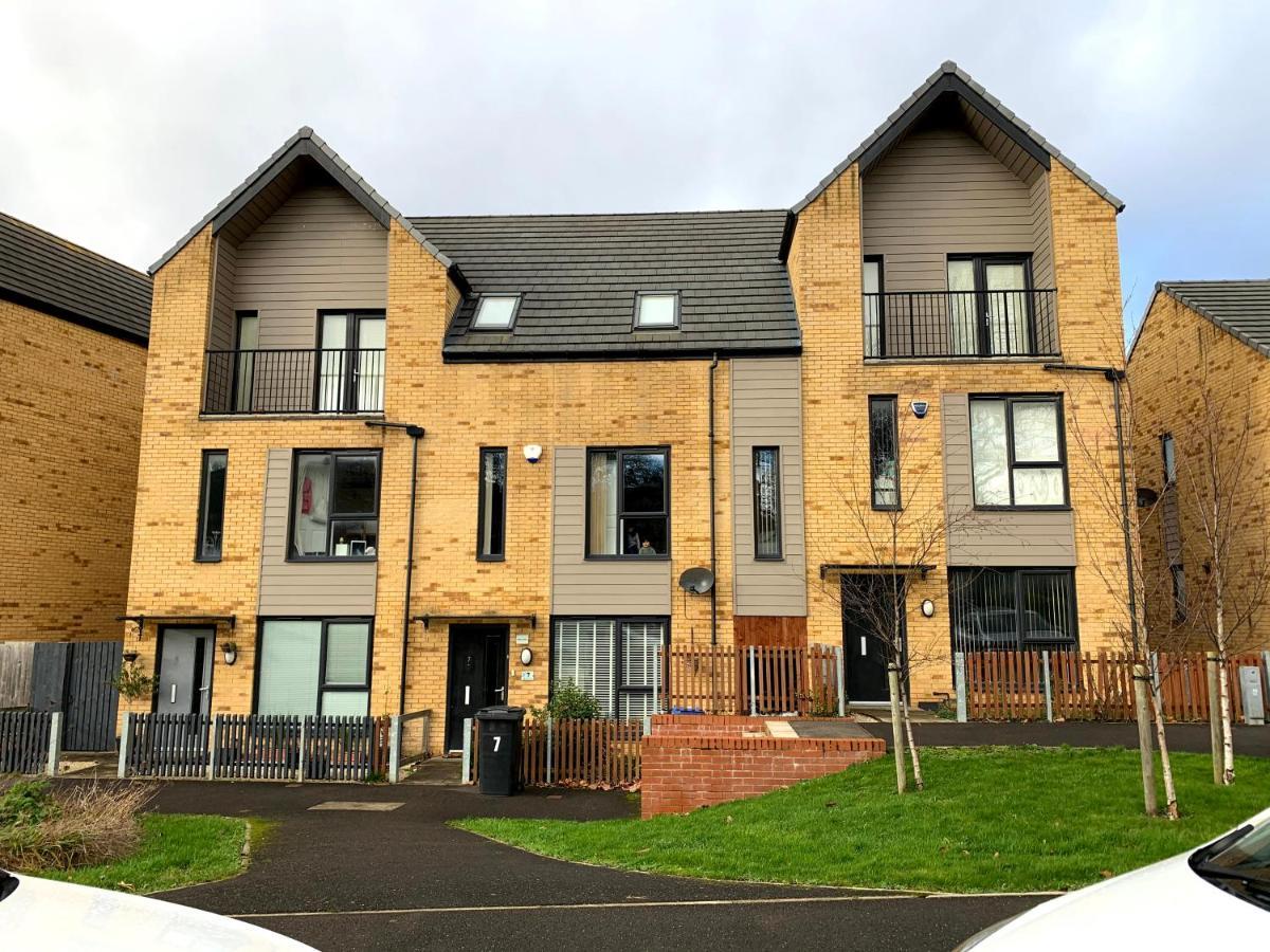 Sheffield City Centre , Free Wifi & Parking - Private Room - Shared House Exterior photo